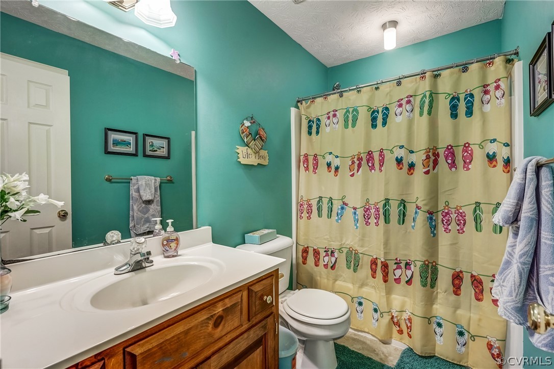 925 Dispatch Road Quinton, VA 23141 - Photo 26 of 27 Bathroom #2, with shower/tub combo and large linen
