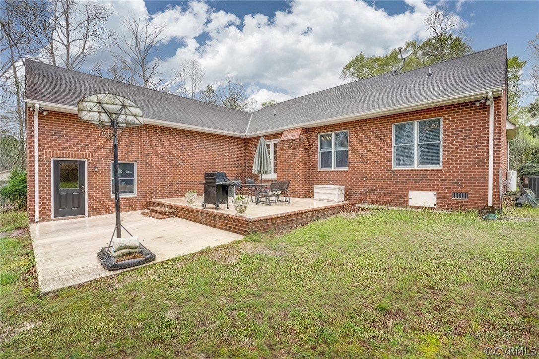 925 Dispatch Road Quinton, VA 23141 - Photo 6 of 27 Back patio- acess from fmily and garage