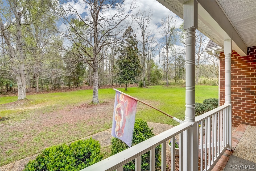 925 Dispatch Road Quinton, VA 23141 - Photo 8 of 27 Private front yard.