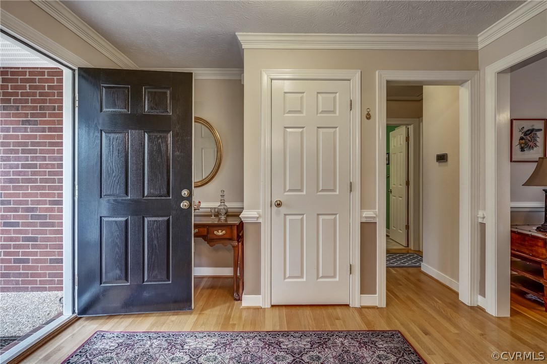 925 Dispatch Road Quinton, VA 23141 - Photo 10 of 27 Foyer with coat closet.