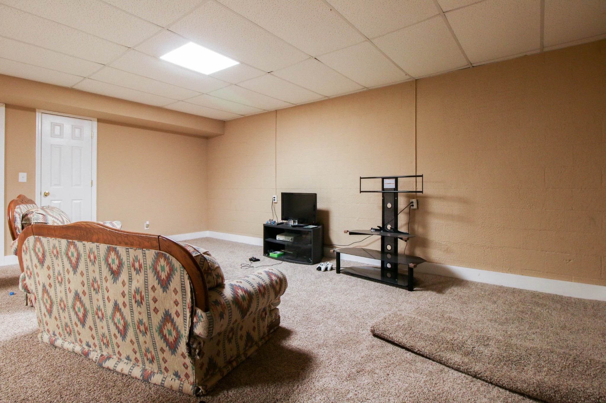 197 South Leath Road Portland, TN 37148 - Photo 14 of 14 a bed sitting in a spacious bedroom next to a window