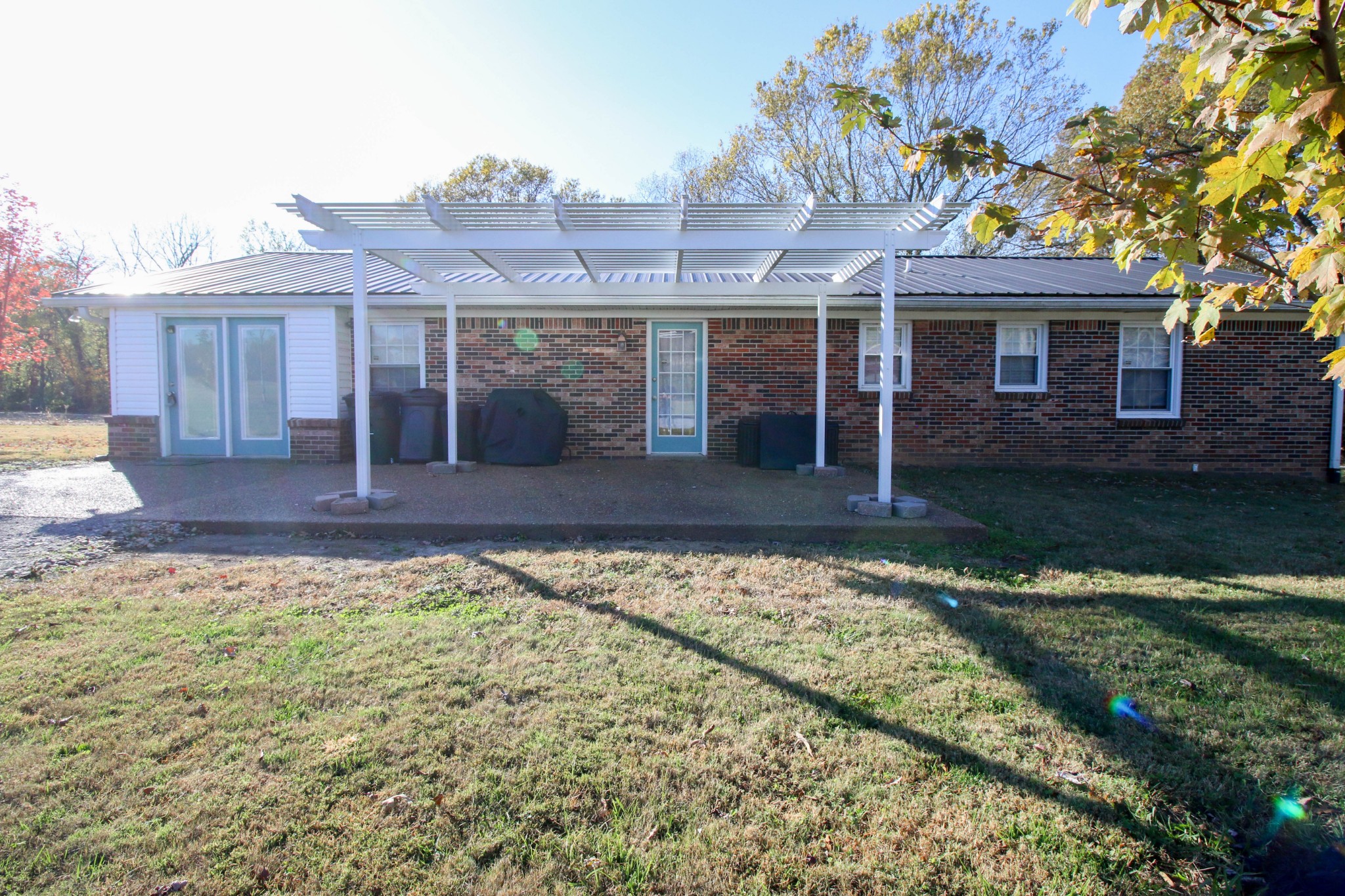 197 South Leath Road Portland, TN 37148 - Photo 5 of 14 a view of a house with a porch