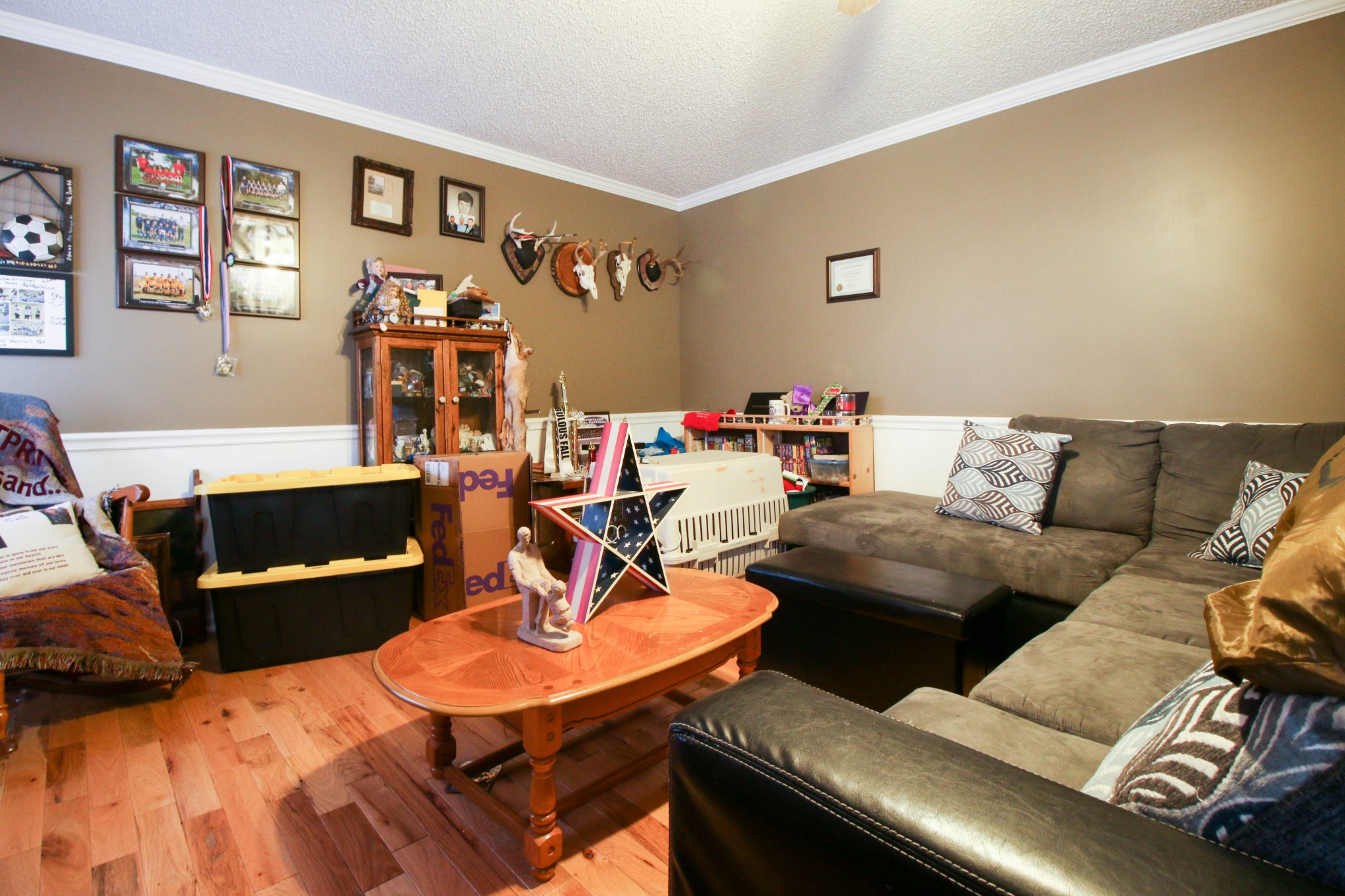197 South Leath Road Portland, TN 37148 - Photo 9 of 14 a living room with furniture and wooden floor