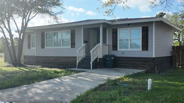 $1,850 | 917 Temple Drive, Hitchcock, TX 77563