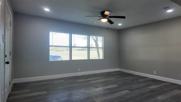 $1,850 | 917 Temple Drive, Hitchcock, TX 77563