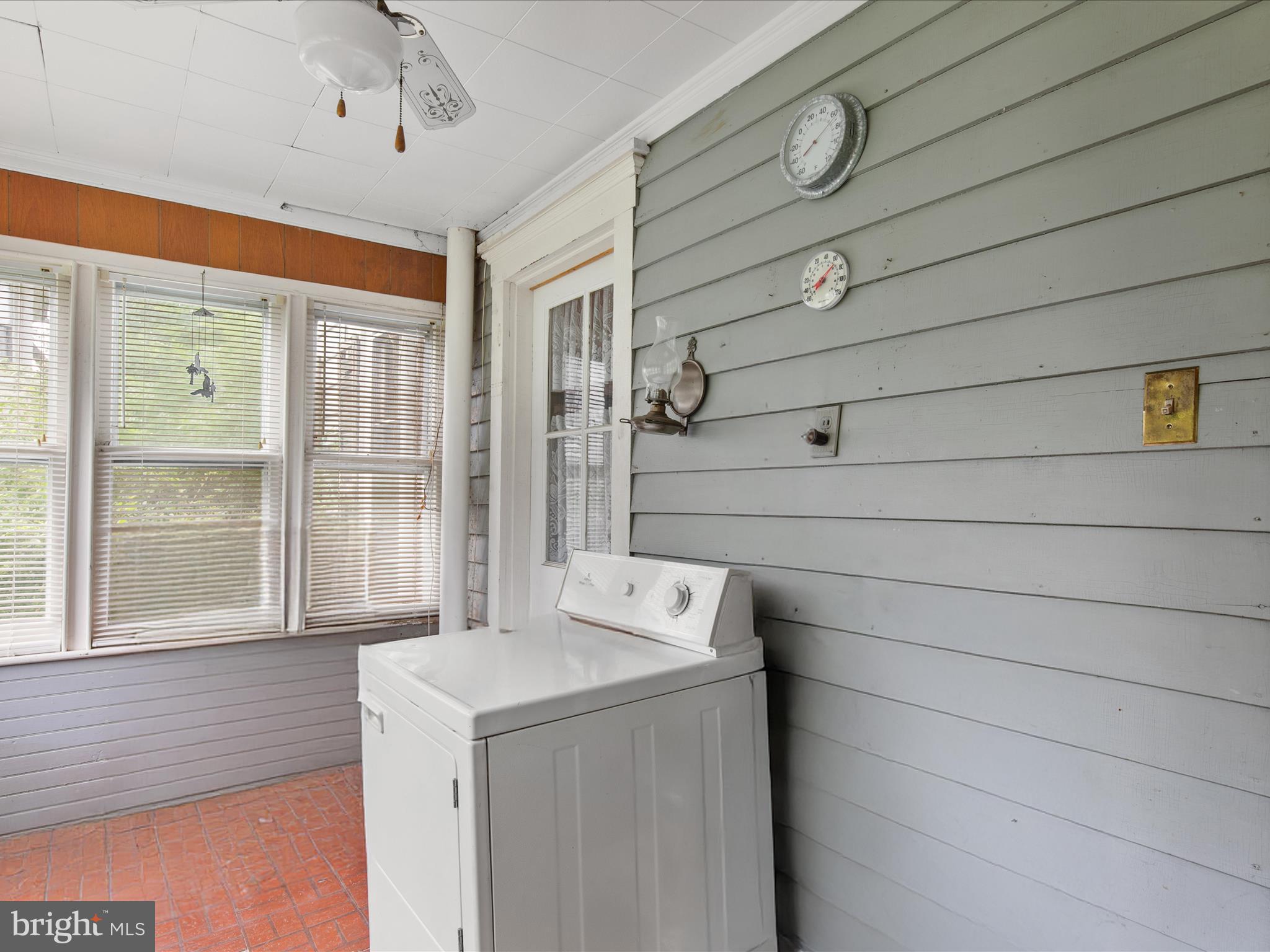 140 Delaware Avenue Laurel, DE 19956 - Photo 22 of 53 Back Porch