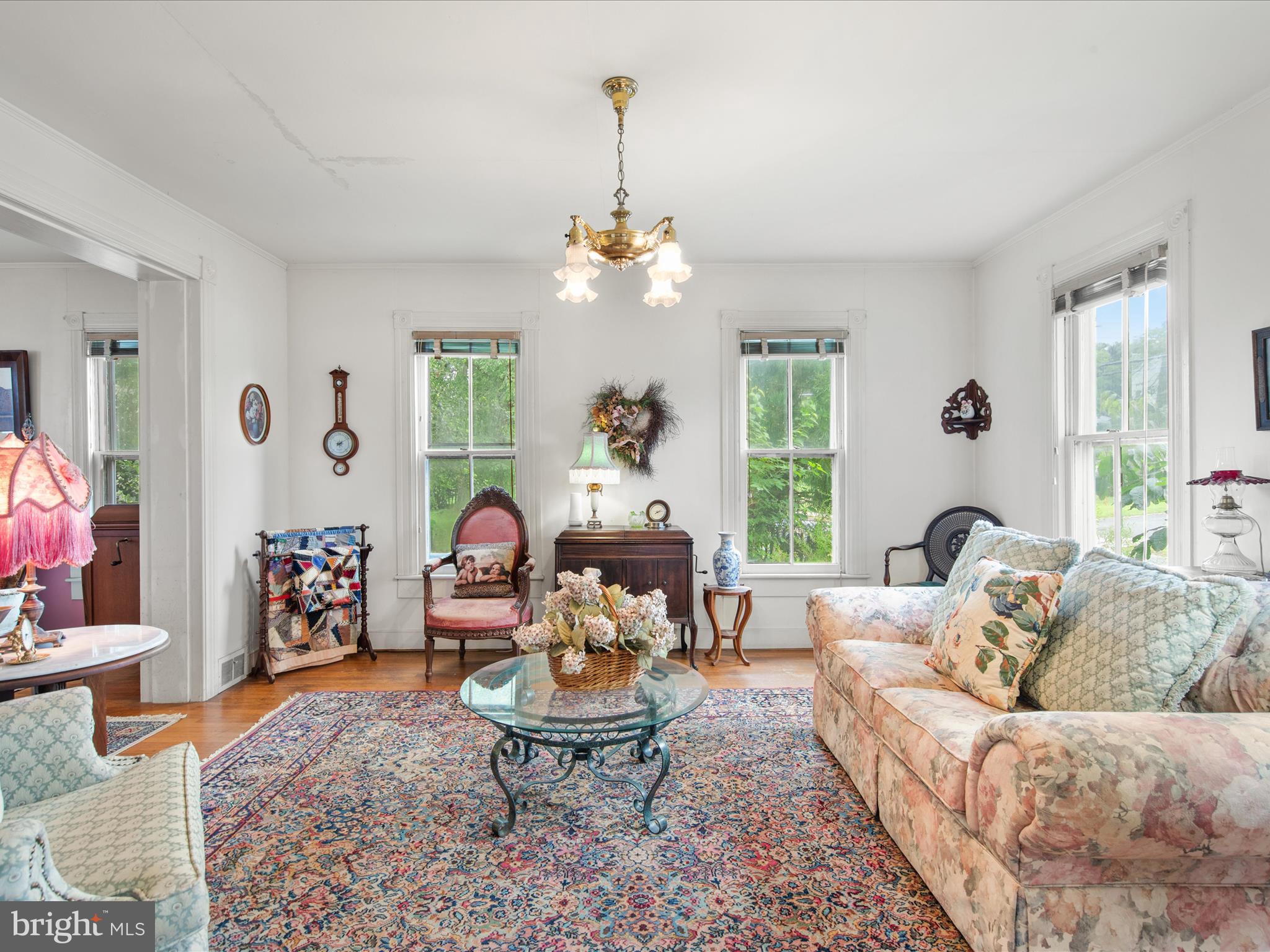 140 Delaware Avenue Laurel, DE 19956 - Photo 4 of 53 Formal Living Room