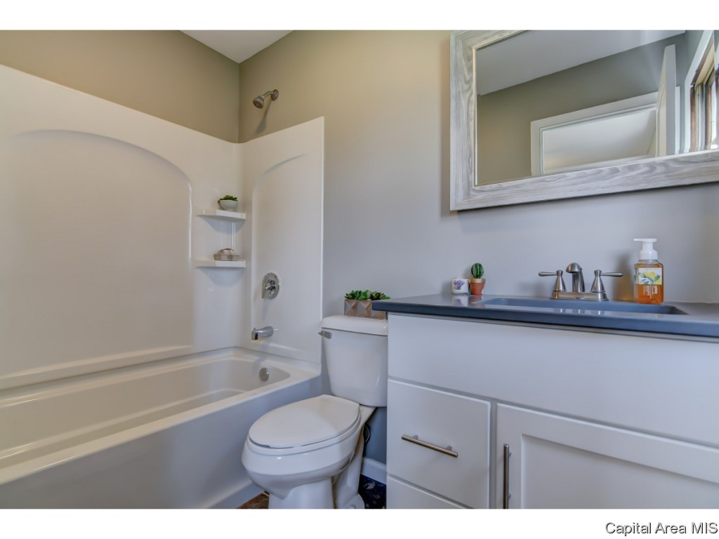 2319 Hampton Drive Springfield, IL 62704 - Photo 17 of 35 Gallery Image 17