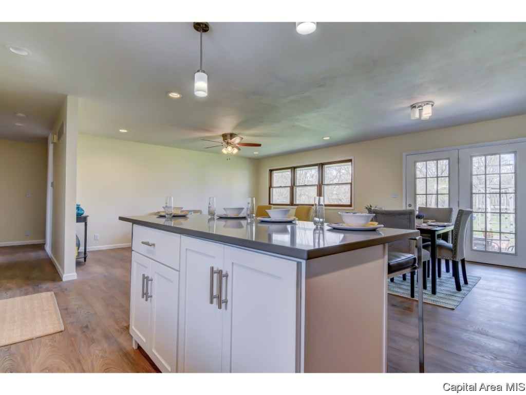 2319 Hampton Drive Springfield, IL 62704 - Photo 3 of 35 Gallery Image 3