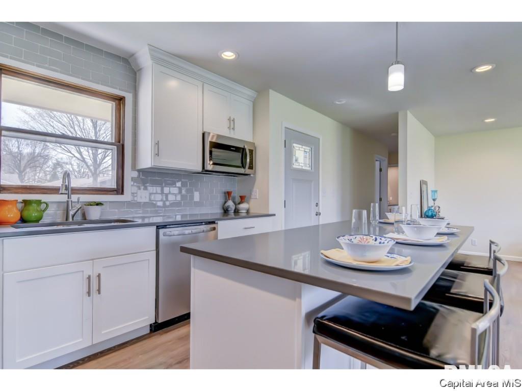 2319 Hampton Drive Springfield, IL 62704 - Photo 8 of 35 Gallery Image 8