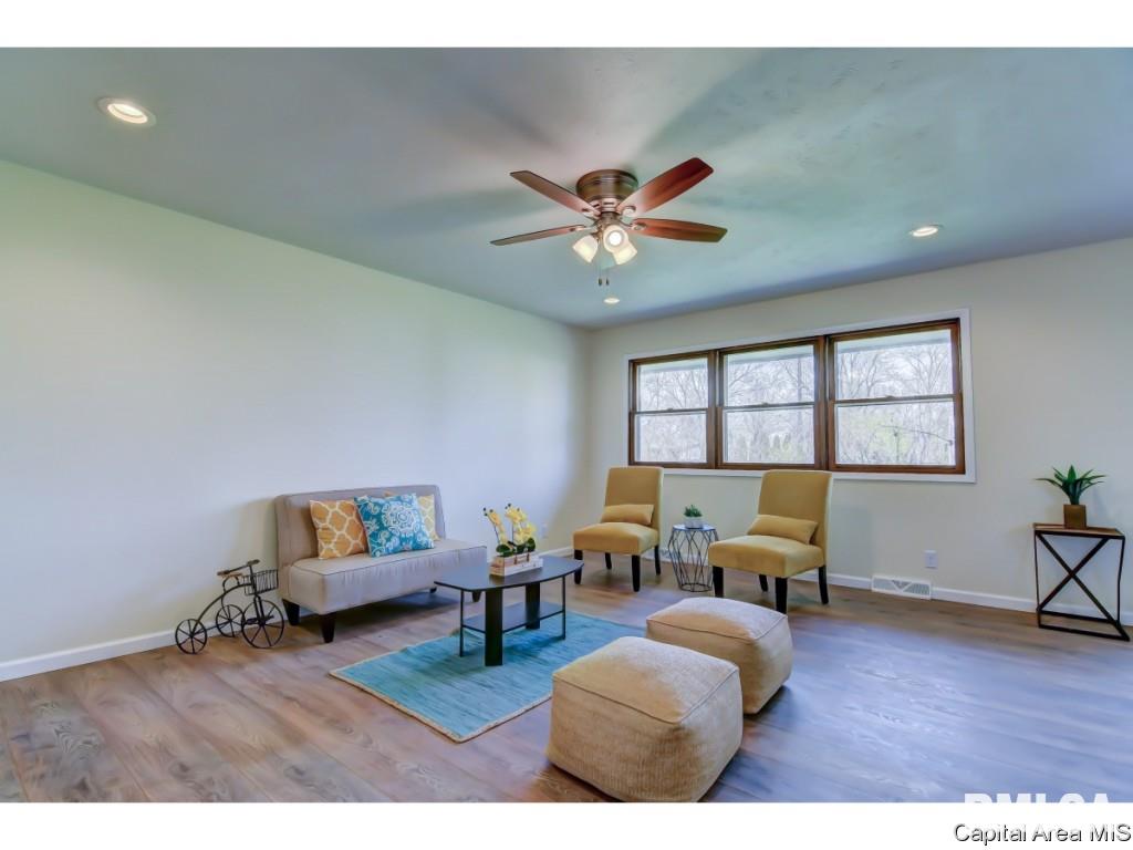 2319 Hampton Drive Springfield, IL 62704 - Photo 10 of 35 Gallery Image 10