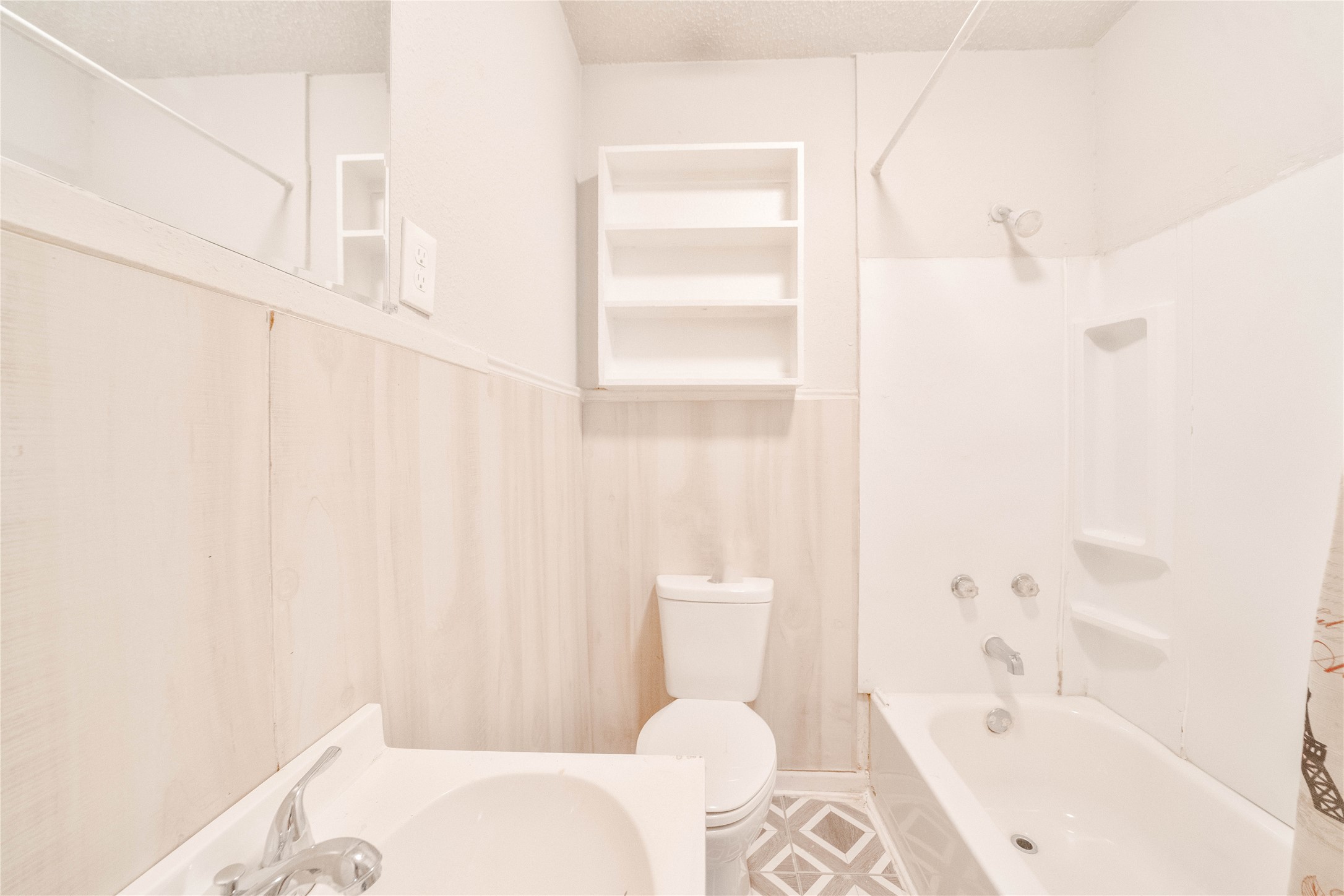 315 8th Avenue North, Unit 3 Texas City, TX 77590 - Photo 3 of 6 a bathroom with a bathtub and sink