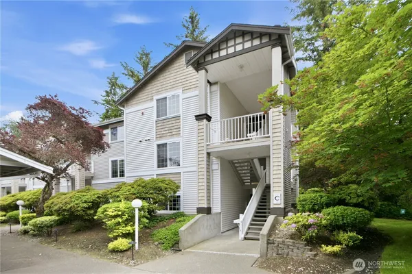 $365,000 | 25235 Southeast Klahanie Boulevard, Unit C303, Sammamish, WA 98029