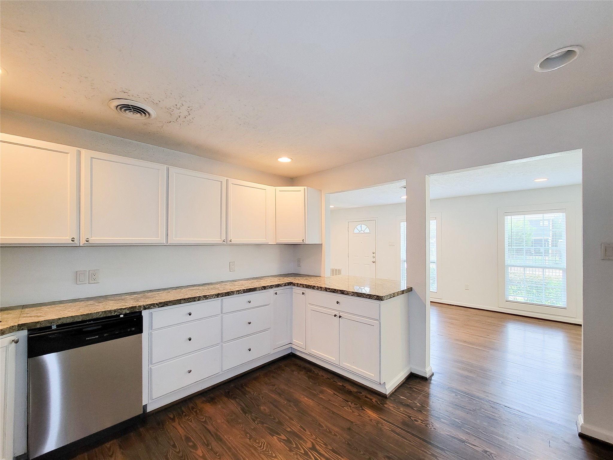728 East 13th Street Houston, TX 77008 - Photo 18 of 26