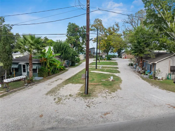 $3,500,000 | 3709 Bayshore Drive, Unit 112, Bacliff, TX 77518