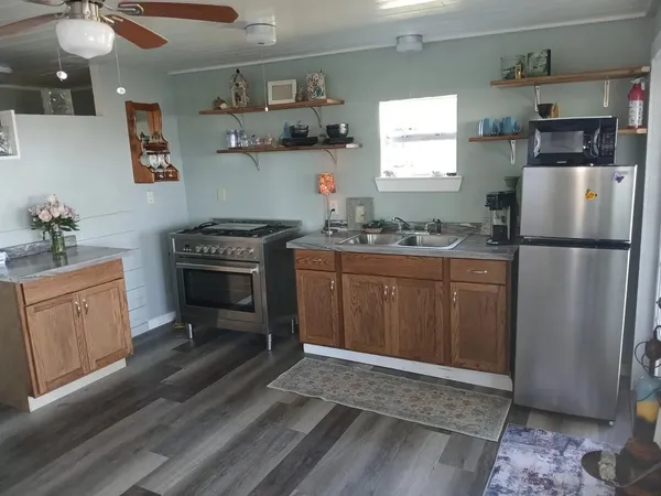 $3,500,000 | 3709 Bayshore Drive, Unit 112, Bacliff, TX 77518