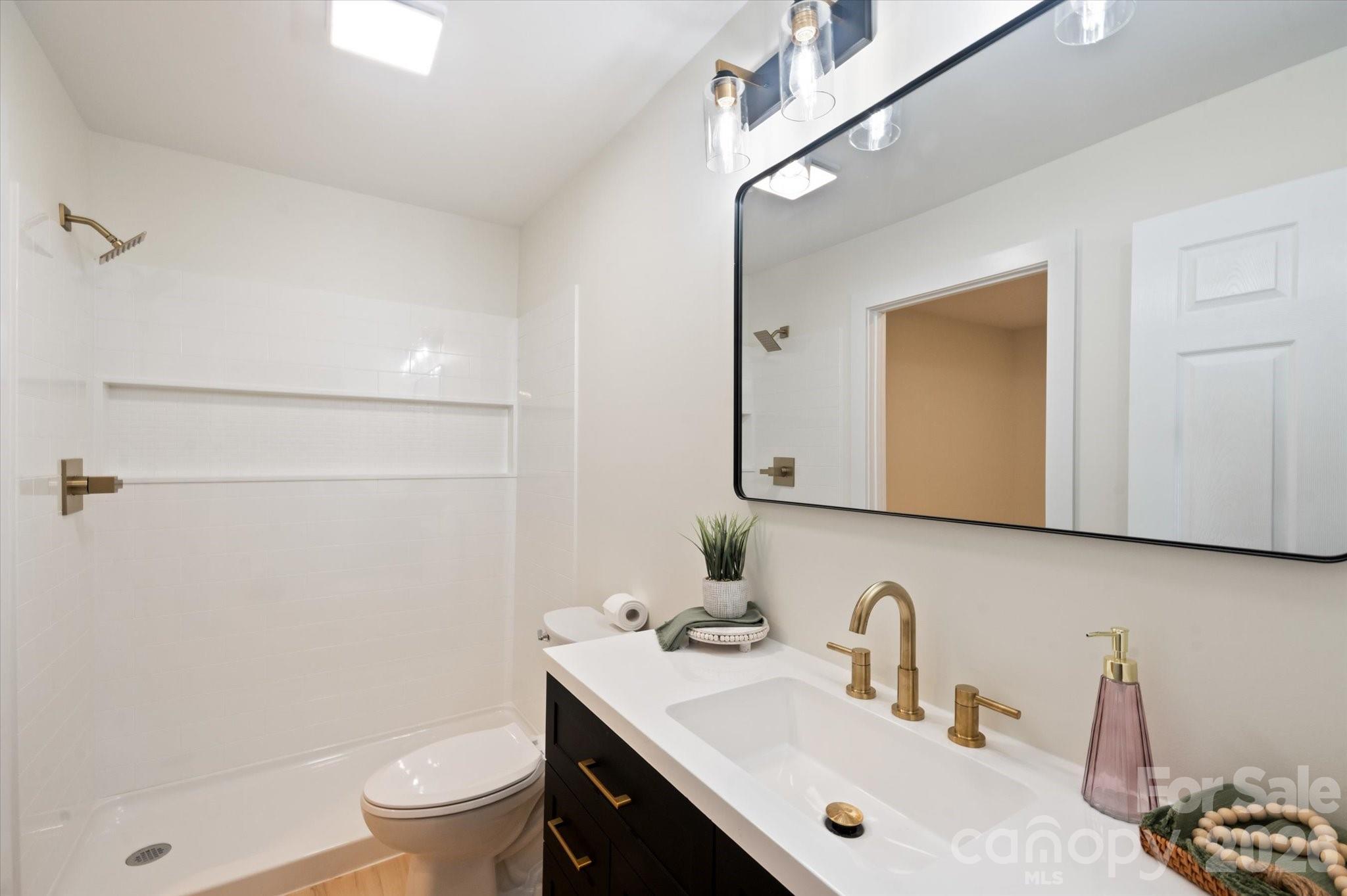 5588 Sugar Hill Road Marion, NC 28752 - Photo 14 of 19