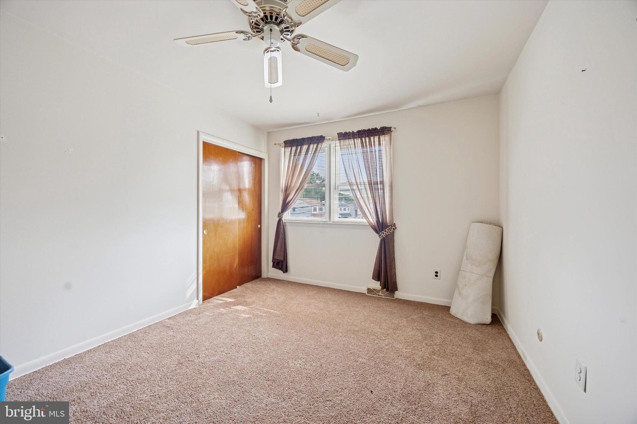 662 South Oak Avenue Secane, PA 19018 - Photo 27 of 39 an empty room with chandelier fan and windows