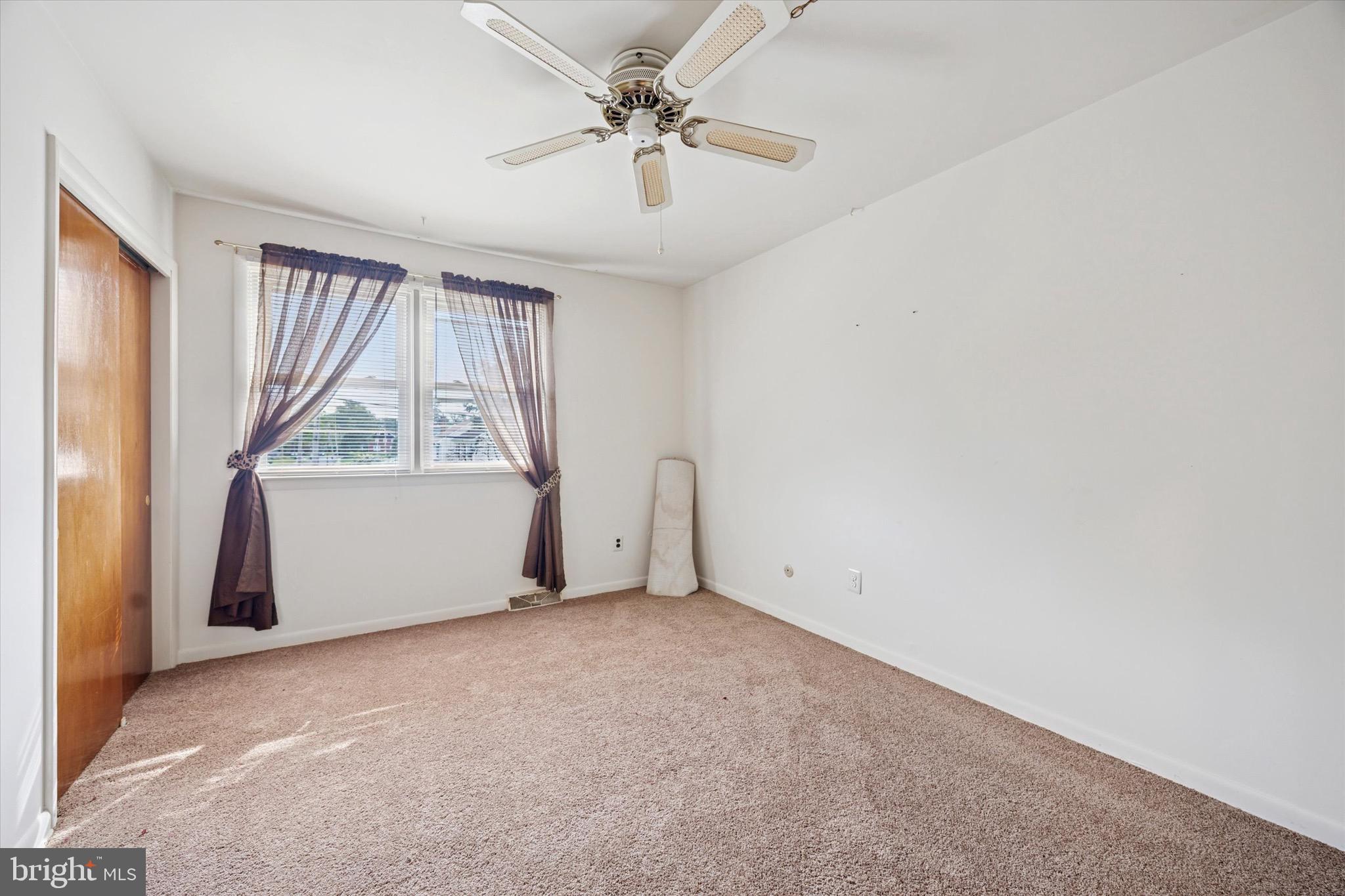 662 South Oak Avenue Secane, PA 19018 - Photo 30 of 39 an empty room with windows and fan