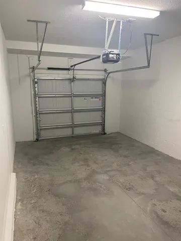 $2,200 | 10166 Trumpet Honeysuckle Way, San Antonio, FL 33576