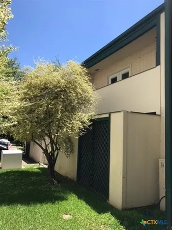 $1,600 | 6718 Silvermine Drive, Unit 302, Austin, TX 78736