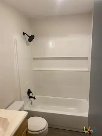 $1,600 | 6718 Silvermine Drive, Unit 302, Austin, TX 78736