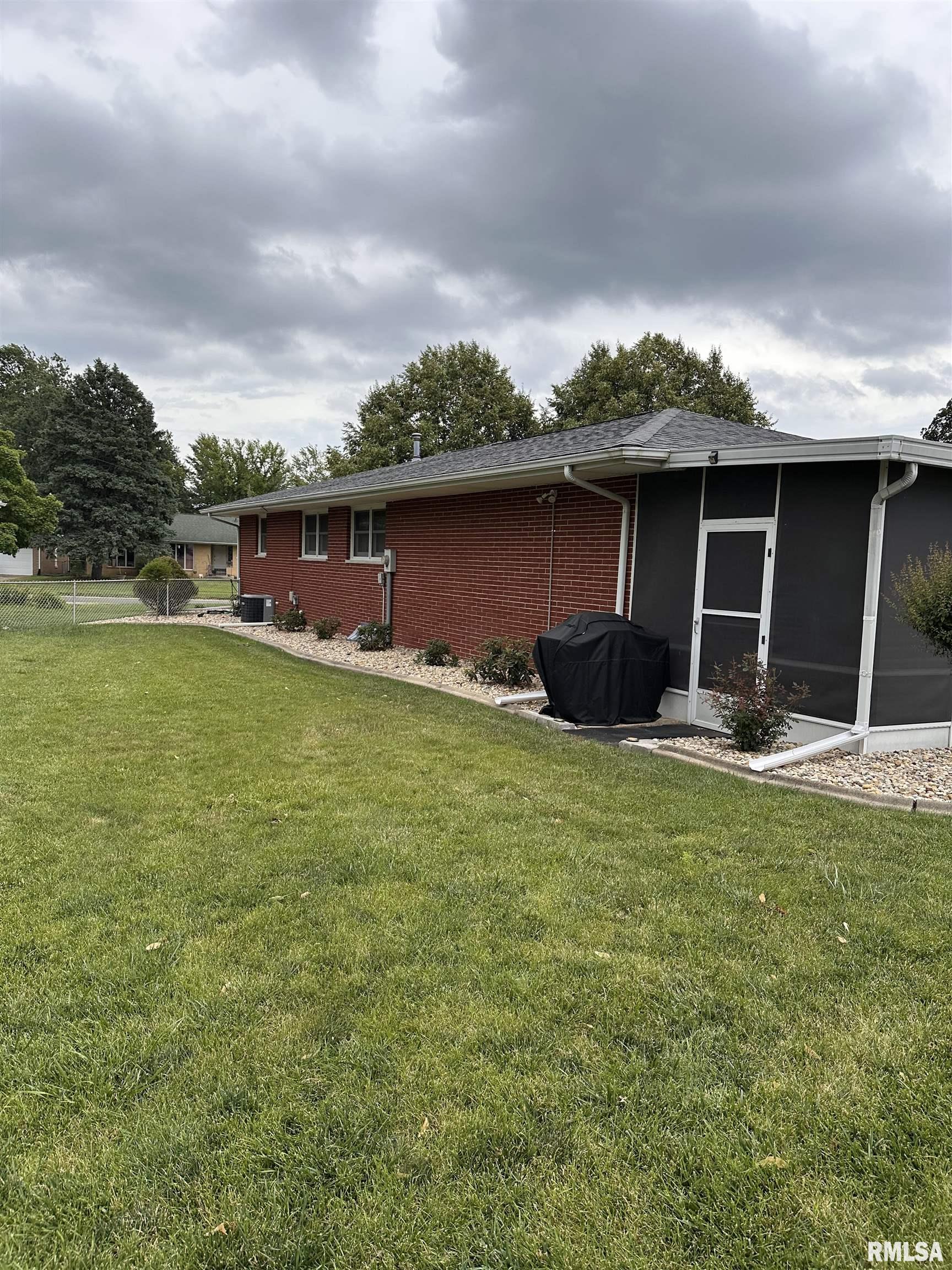 2309 East Griffiths Avenue Springfield, IL 62702 - Photo 6 of 35
