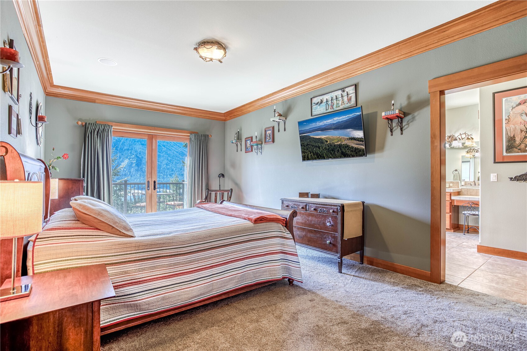 145 Lava Lane Ronald, WA 98940 - Photo 20 of 39 a bedroom with a bed and a flat screen tv