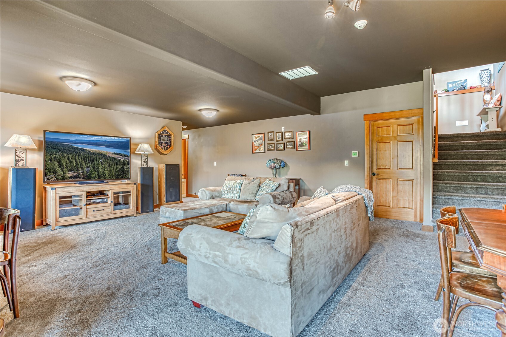 145 Lava Lane Ronald, WA 98940 - Photo 22 of 39 a living room with furniture and a large window