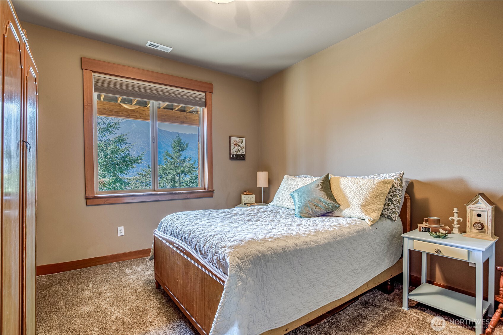 145 Lava Lane Ronald, WA 98940 - Photo 25 of 39 a bedroom with a bed and a window