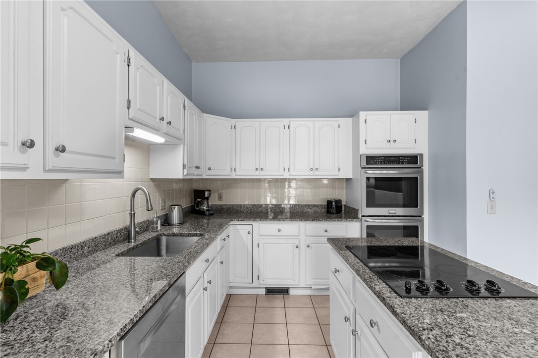 80 Howland Road East Greenwich, RI 02818 - Photo 11 of 34
