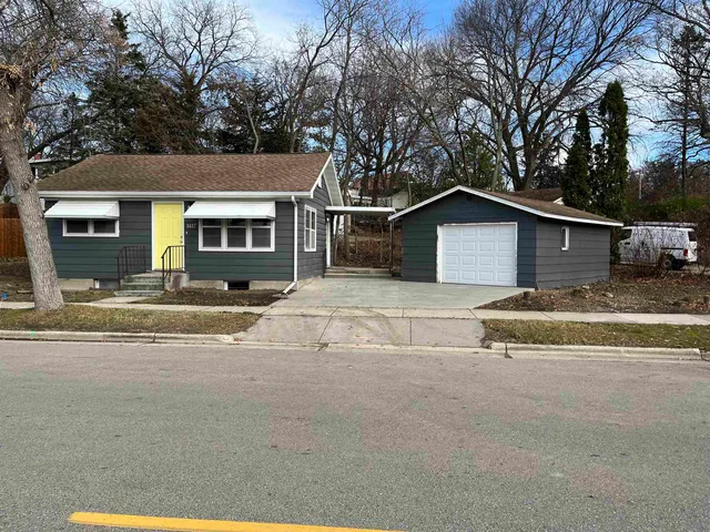 $2,200 | 1417 Beld Street, Madison, WI 53715