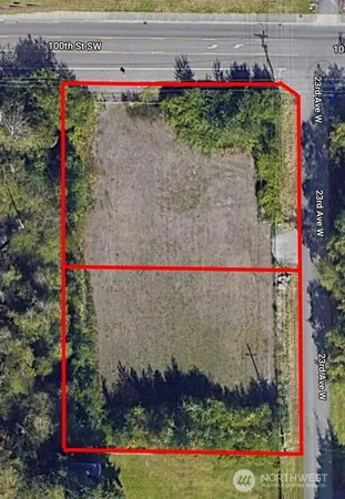 a view of a backyard of the house