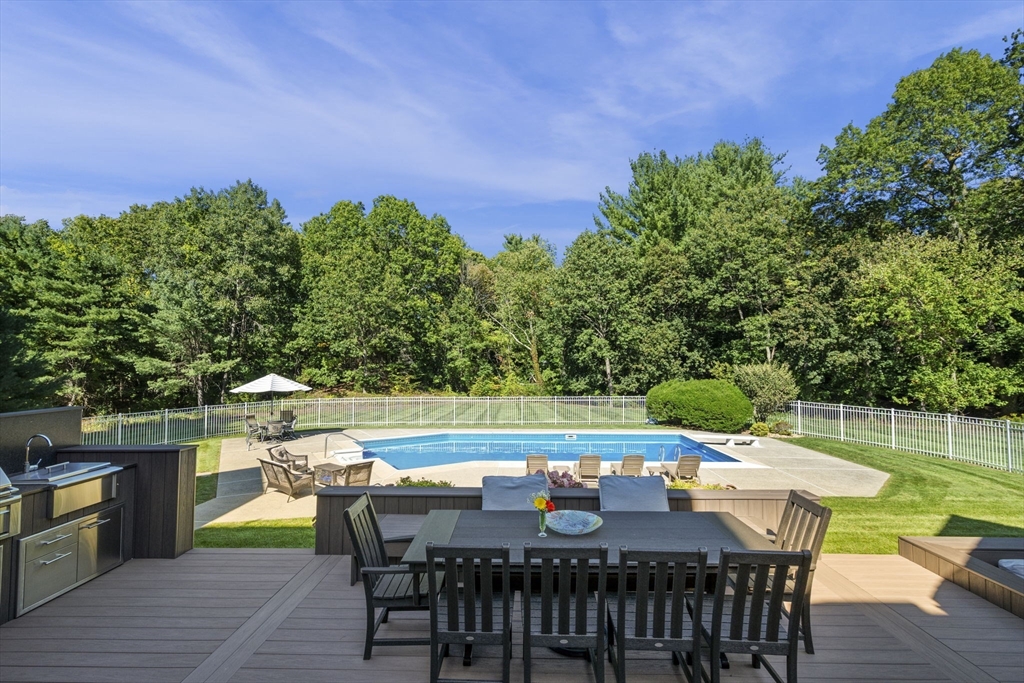 12 Haskell Road Andover, MA 01810 - Photo 4 of 39 Gallery Image 4