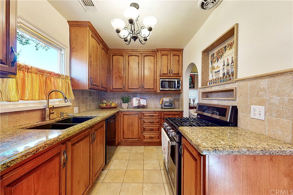 2912 Fairmount Boulevard Riverside, CA 92501 - Photo 12 of 41