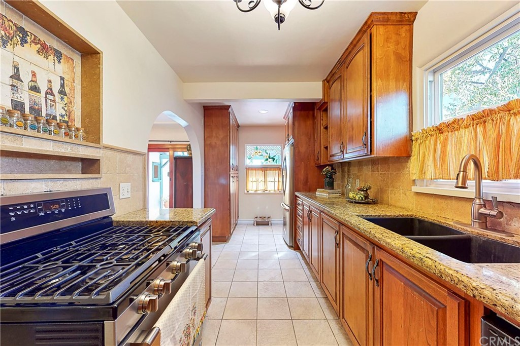 2912 Fairmount Boulevard Riverside, CA 92501 - Photo 13 of 41