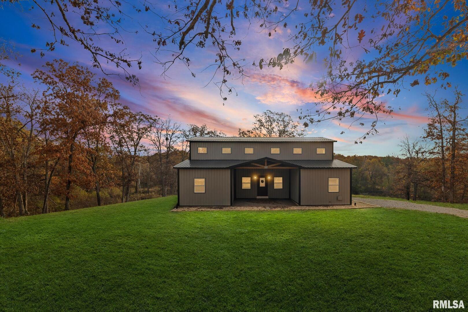 a view of a big room with a big yard