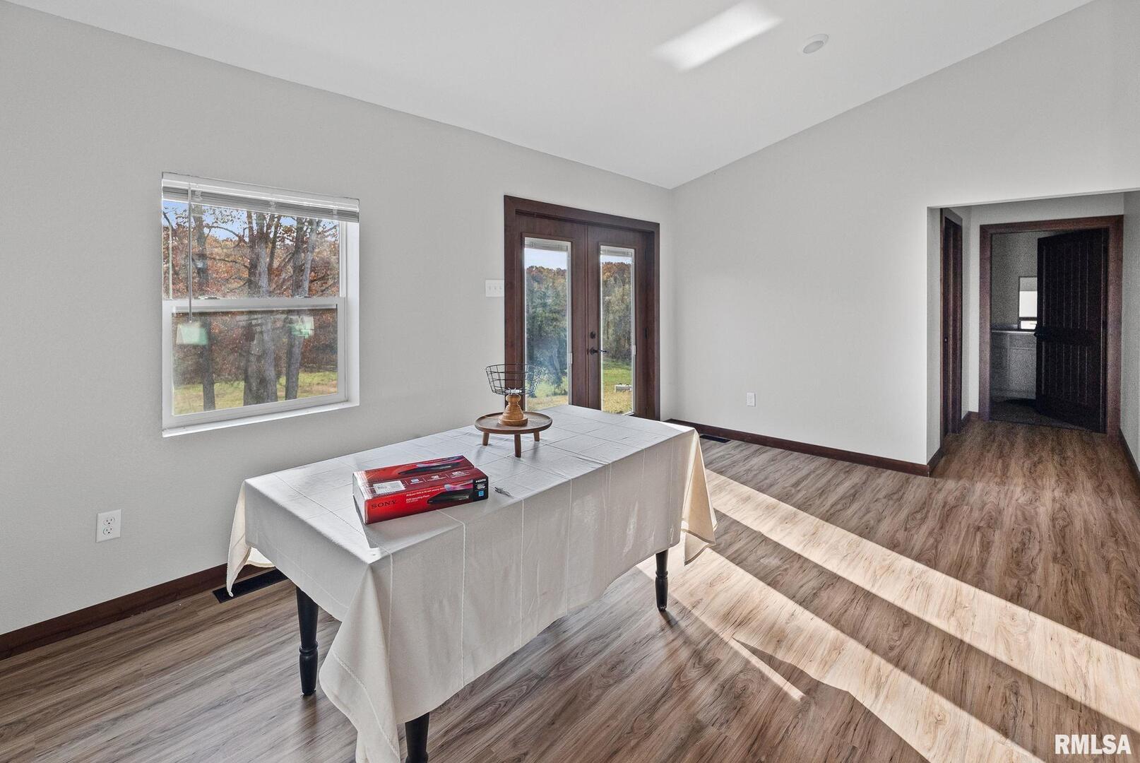 7984 Wilson Road Kinmundy, IL 62854 - Photo 9 of 36