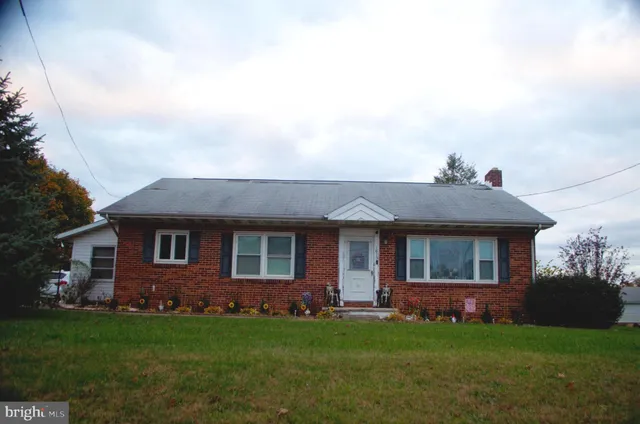 $305,000 | 1815 Windsor Road, Red Lion, PA 17356