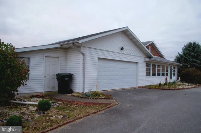 $305,000 | 1815 Windsor Road, Red Lion, PA 17356