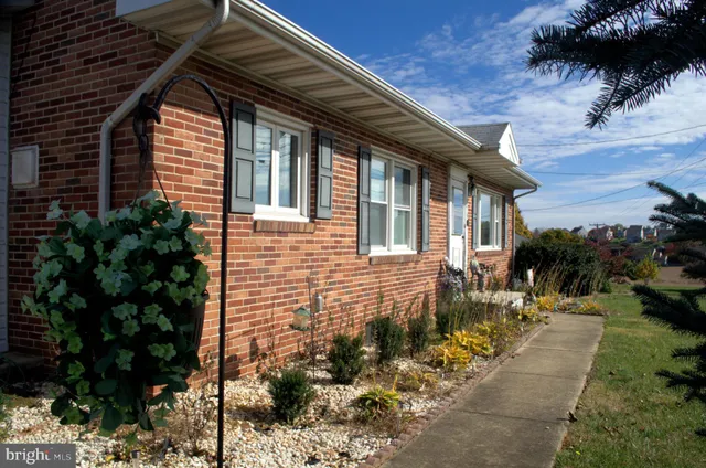 $305,000 | 1815 Windsor Road, Red Lion, PA 17356