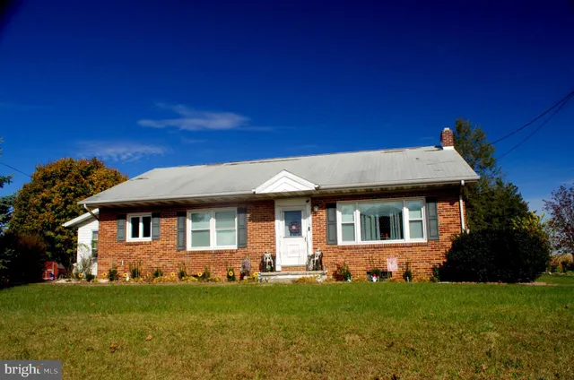 $305,000 | 1815 Windsor Road, Red Lion, PA 17356