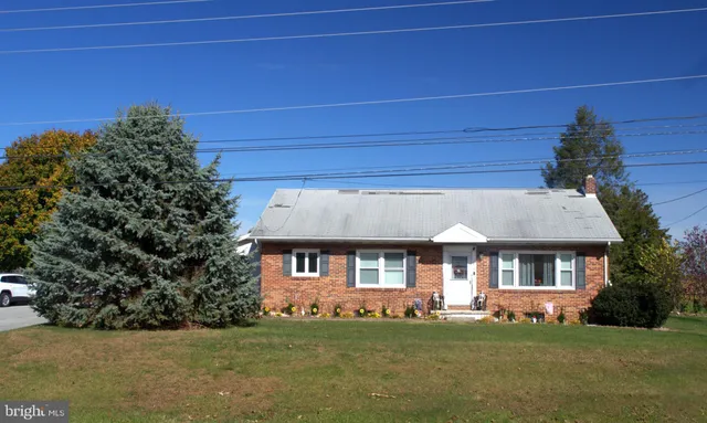 $305,000 | 1815 Windsor Road, Red Lion, PA 17356