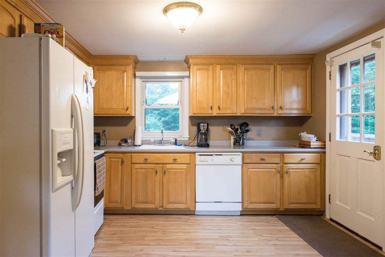 7 Pierce Road Raymond, NH 03077 - Photo 6 of 25