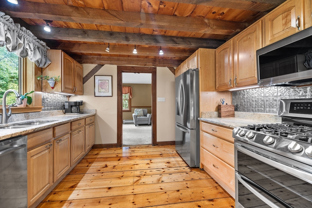 309 Mendon Road Sutton, MA 01590 - Photo 3 of 34