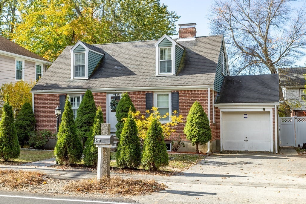 140 Lowell Street Lexington, MA 02420 - Photo 3 of 37 front view of a house