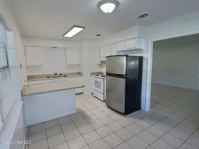 $1,295 | 123 Stennis Avenue, Ocean Springs, MS 39564