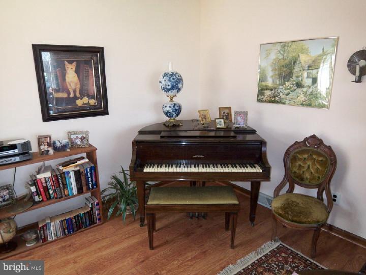 55 Layton Road Pilesgrove, NJ 08098 - Photo 4 of 25