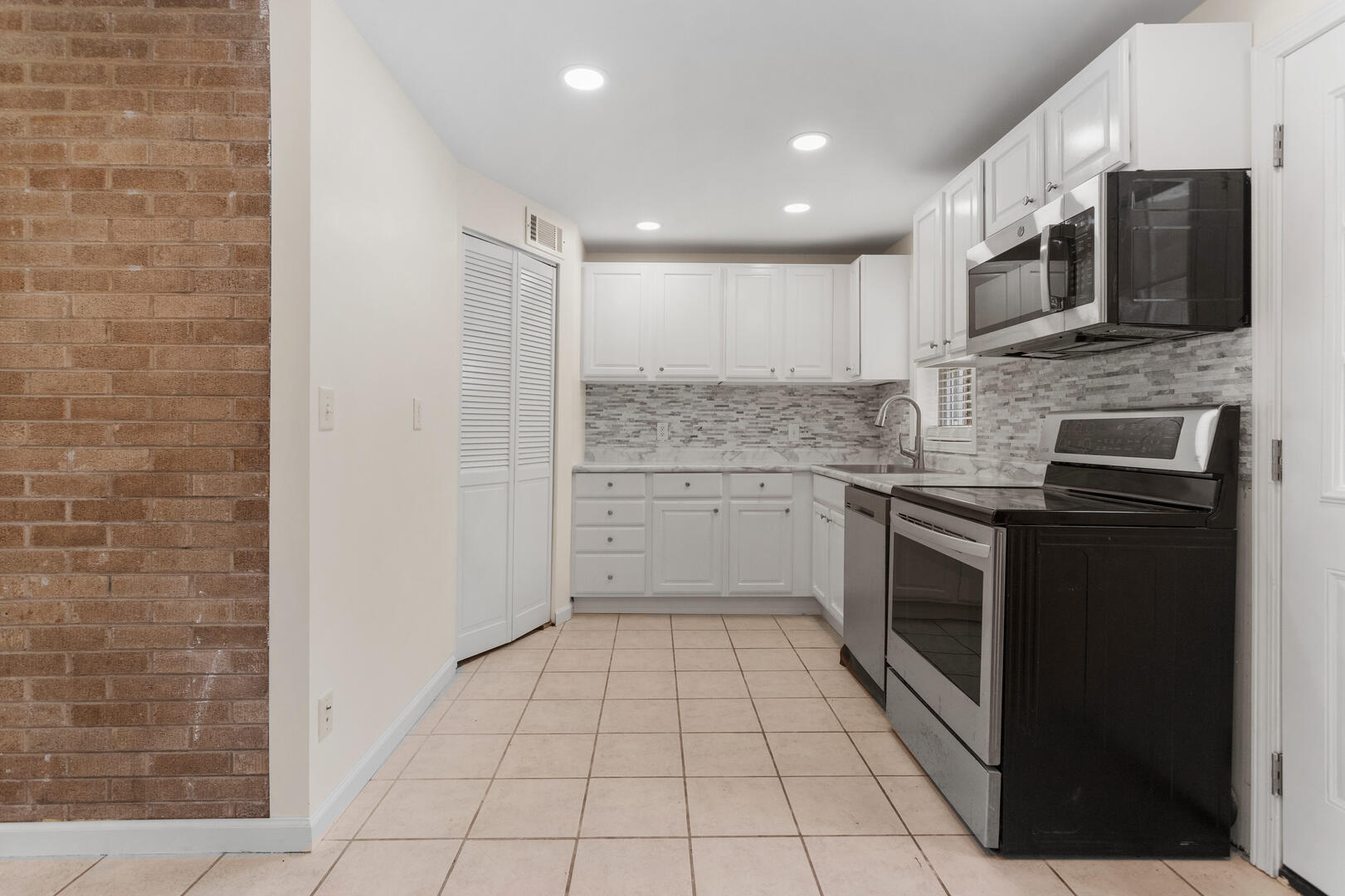 705 Ventura Road Champaign, IL 61820 - Photo 9 of 34 Gallery Image 9