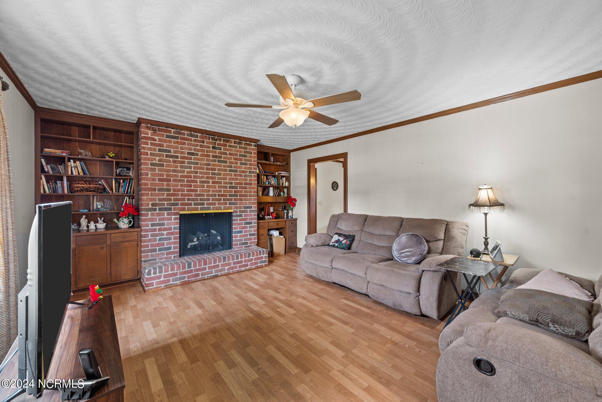 2807 Murray Hill Road Kinston, NC 28504 - Photo 6 of 25 2-FamilyRoom-view2